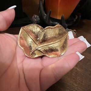 VINTAGE PAIR OF MUSI Gilt Leaves Shoe Buckle Clips